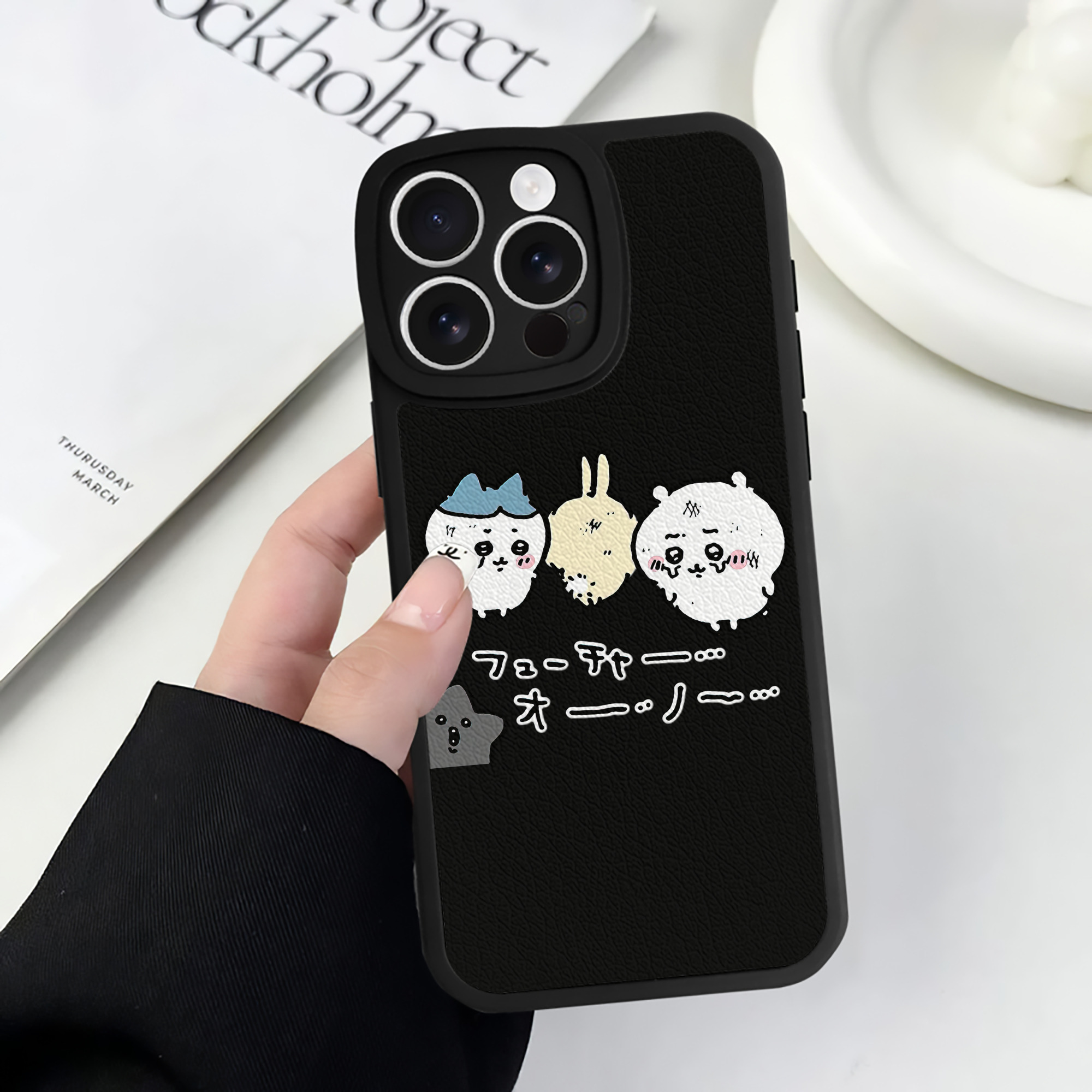 （画像用） ちいかわ ハチワレ Chii-kawa hachiware 【iPhone 16シリーズ対応】シリコンスマホケース（レザー調） 材質：シリコン